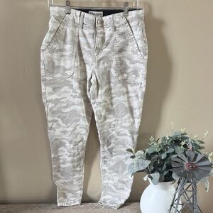 Knox Rose Gray Camo Skinny Pants